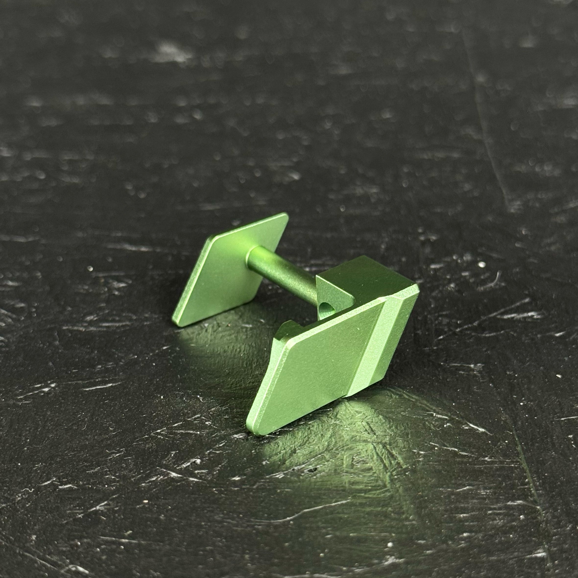 T1P CNC Angled HPA Adapter - Green Magazine Catch